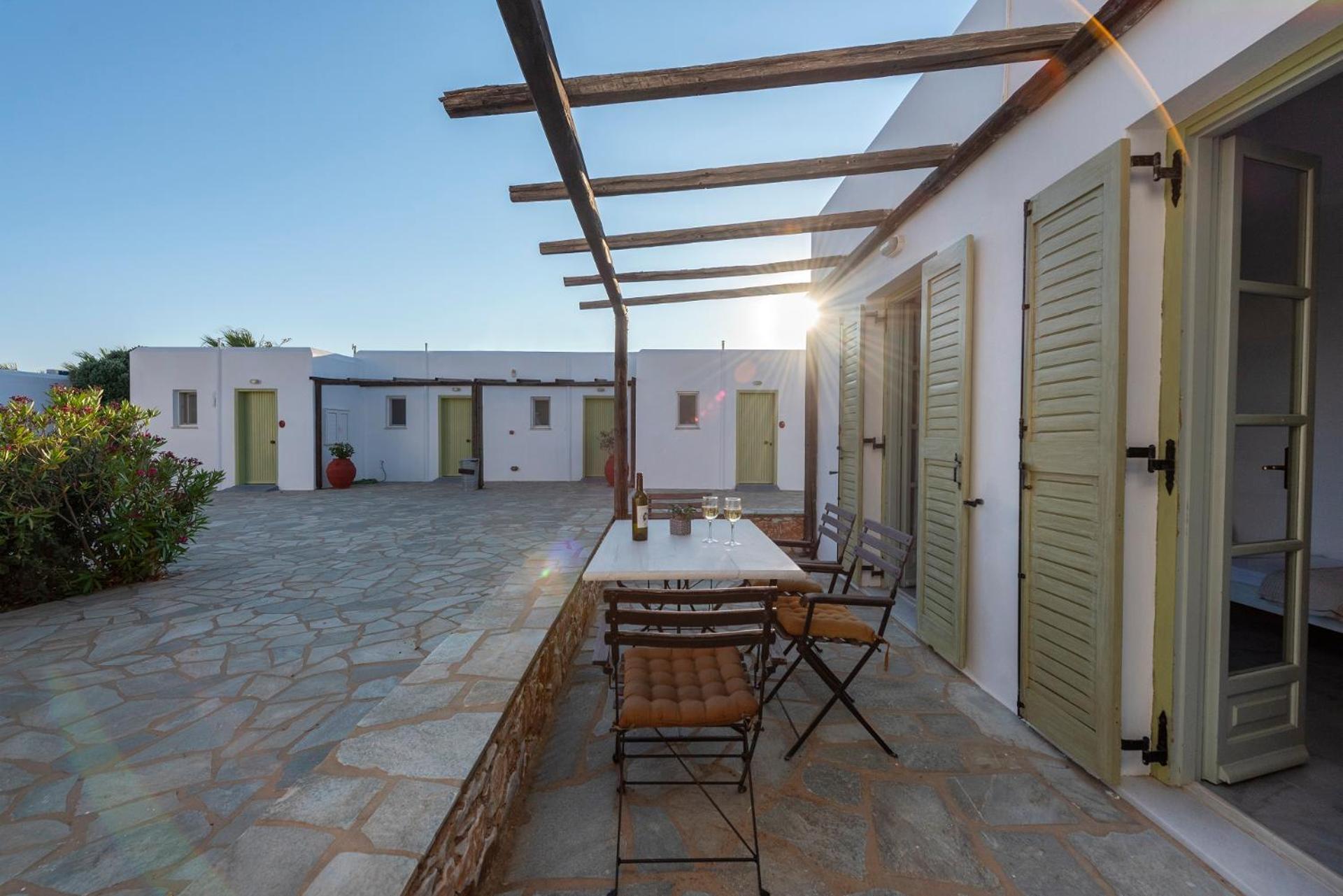 Parosland Hotel Alikí الغرفة الصورة